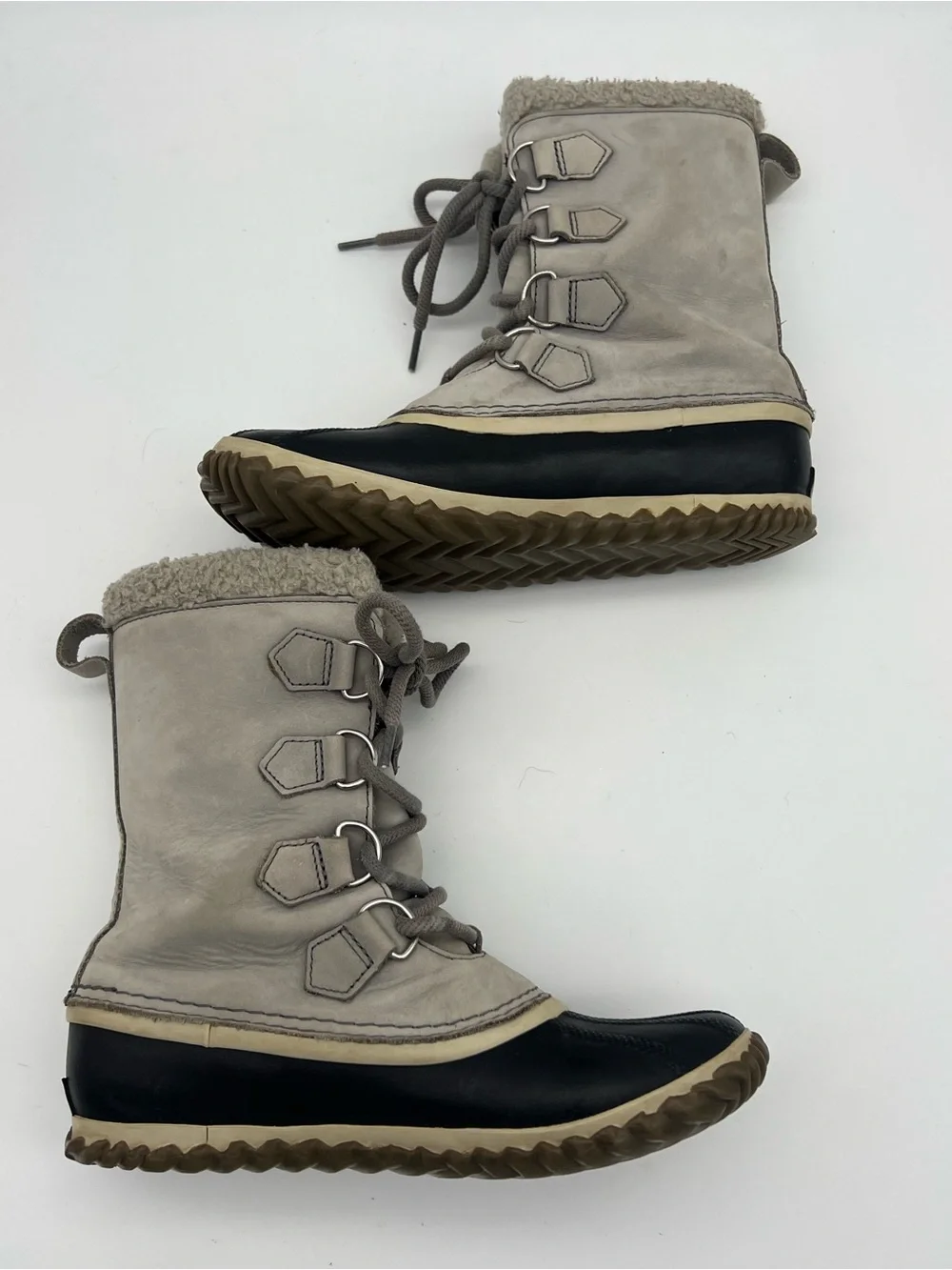 Sorel women caribou